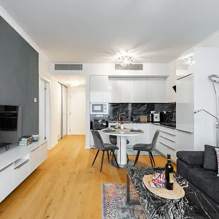 Apartament Skypark Retreat With Balcony *