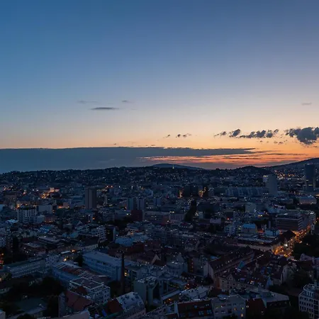 Skypark Retreat With Balcony Appartement *