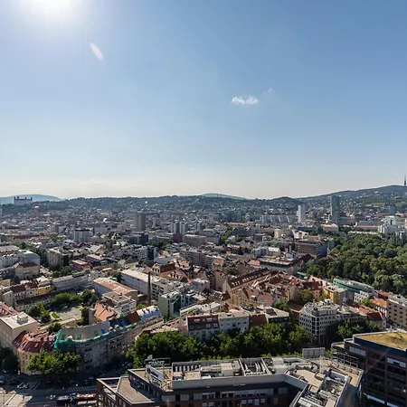 Skypark Retreat With Balcony Apartament Bratysława