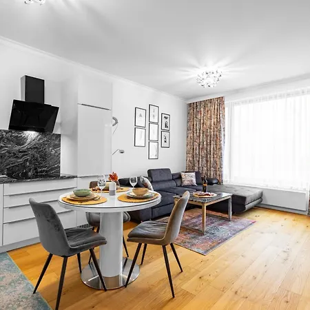 Skypark Retreat With Balcony Bratislava