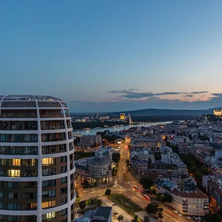 Skypark Retreat With Balcony Apartament *