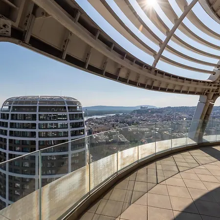 Skypark Retreat With Balcony Apartament Bratysława