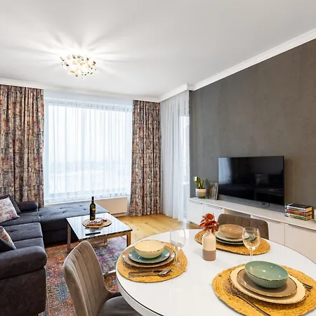 Skypark Retreat With Balcony * Bratysława