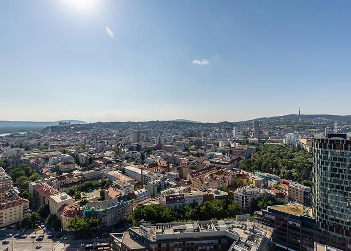 Skypark Retreat With Balcony Appartement Bratislava