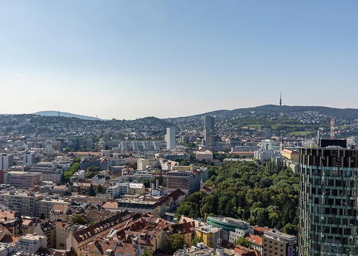Skypark Retreat With Balcony Apartment *