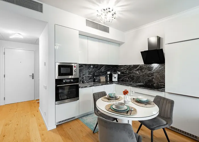 Apartment Skypark Retreat With Balcony *