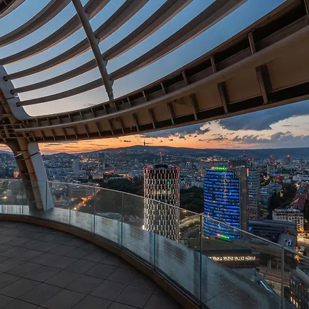 Skypark Retreat With Balcony * Bratysława