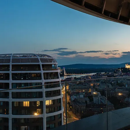 Apartament Skypark Retreat With Balcony