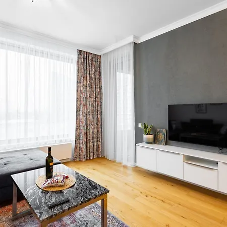 Apartament Skypark Retreat With Balcony