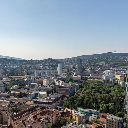 Skypark Retreat With Balcony Apartament *