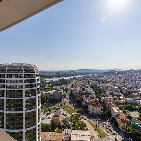 Apartament Skypark Retreat With Balcony