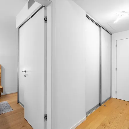 Skypark Retreat With Balcony Διαμέρισμα Μπρατισλάβα