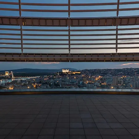 Διαμέρισμα Skypark Retreat With Balcony Μπρατισλάβα