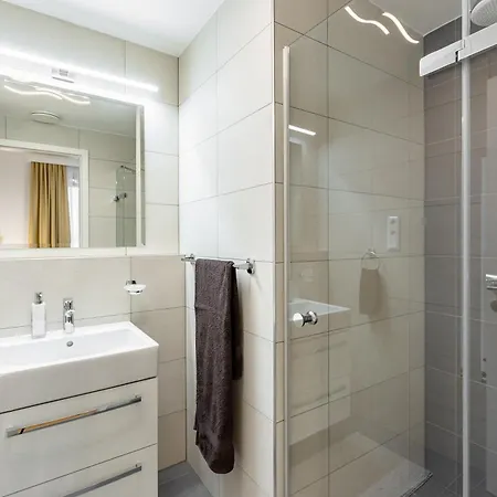 Skypark Retreat With Balcony Μπρατισλάβα